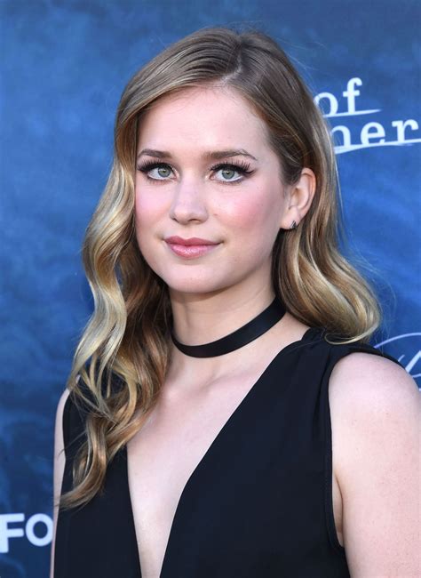 elizabeth lail,Mais